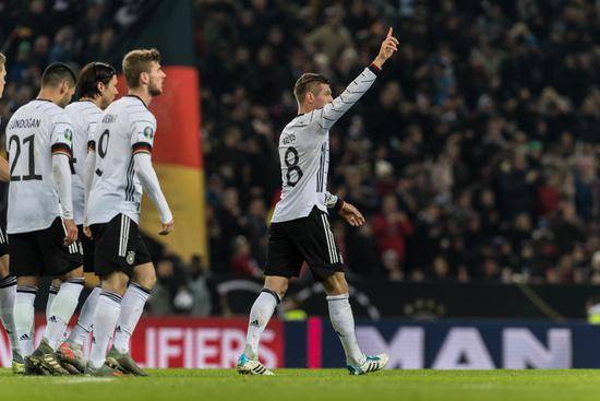 德国队6胜1负积18分！德国4-0提前出线